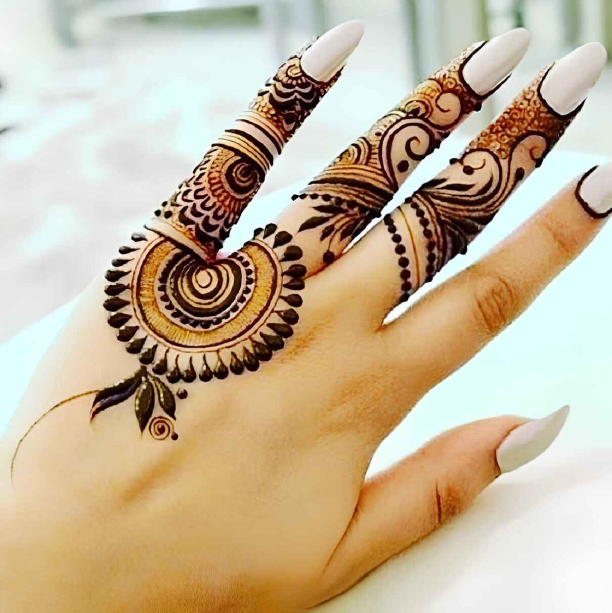 Simple Mehndi Design Photos: Everyday Elegance