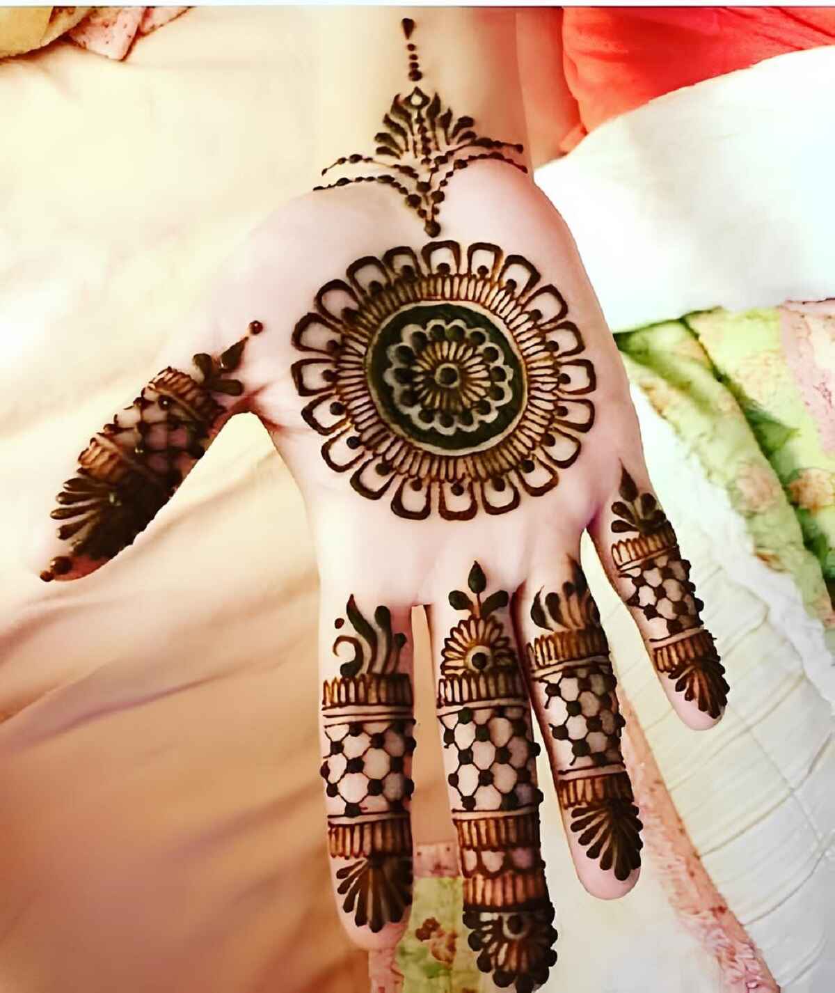 Easy-to-Do Simple Mehndi Design Photos for Beginners